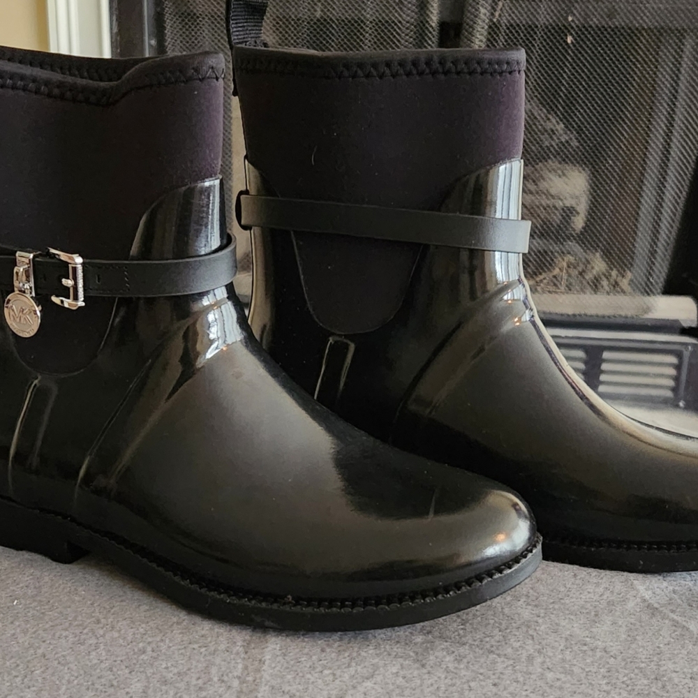 New Michael KORs Boots